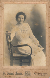 147_Womansittingonbentwood_holdingbook_web